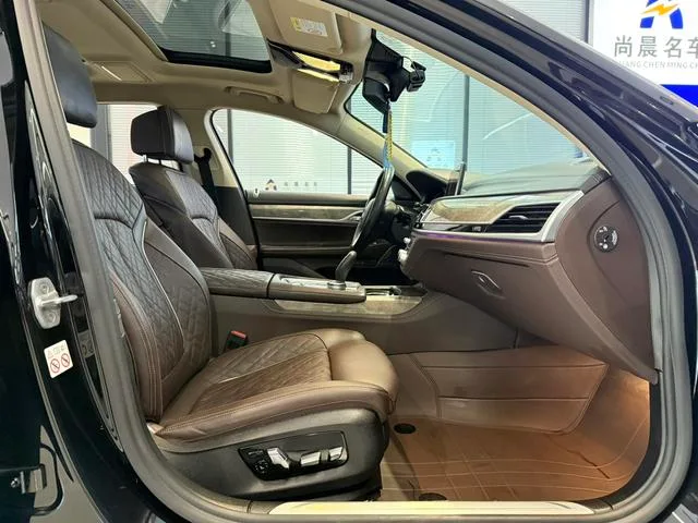 BMW 7 Series 2021 740Li Leading Type Luxury Set exterior photo 8