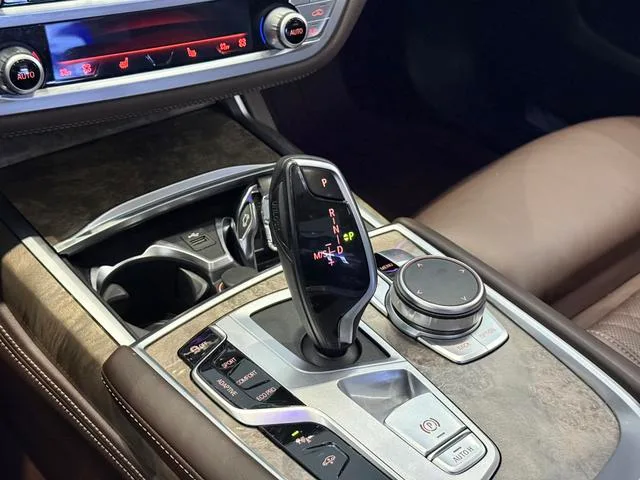 BMW 7 Series 2021 740Li Leading Type Luxury Set exterior photo 9