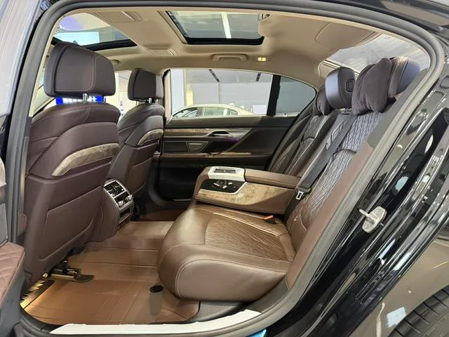 BMW 7 Series 2021 740Li Leading Type Luxury Set interior photo 12