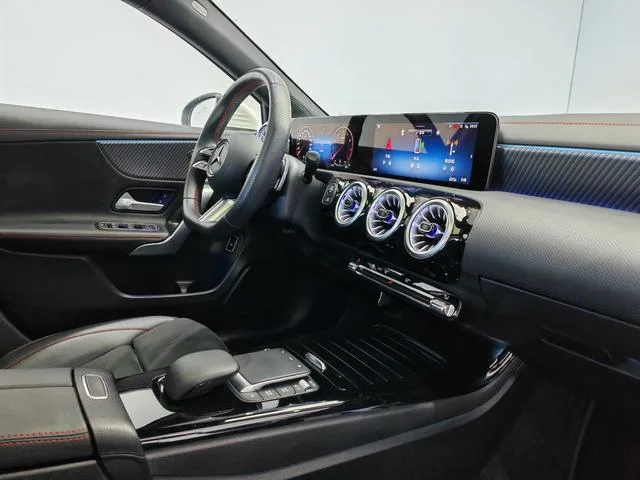 Mercedes-Benz A-Class 2024 A 200 L Fashion Edition interior photo 15