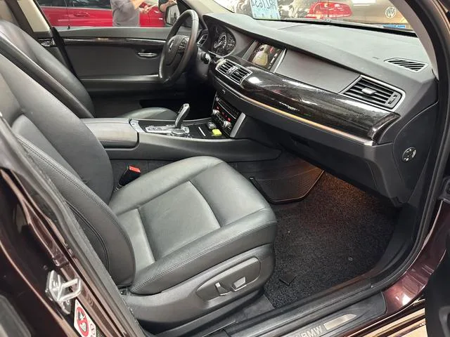 BMW 5 Series GT 2015 528i Leader intérieur photo 12 BMW 5 Series GT 2015 528i Leader intérieur photo 12