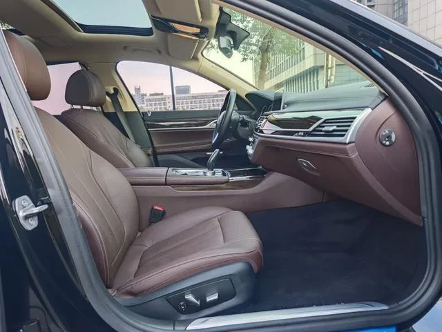 BMW 7 Series 2017 730Li Leader extérieur photo 7 BMW 7 Series 2017 730Li Leader extérieur photo 7