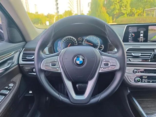 BMW 7 Series 2017 730Li Leader extérieur photo 10 BMW 7 Series 2017 730Li Leader extérieur photo 10