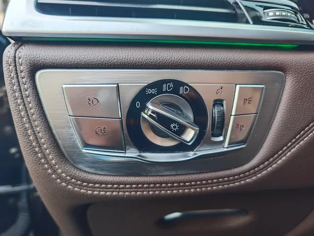 BMW 7 Series 2017 730Li Leader intérieur photo 18 BMW 7 Series 2017 730Li Leader intérieur photo 18