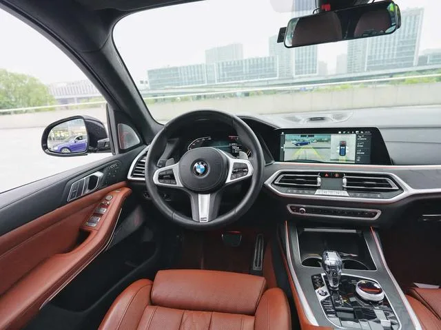 BMW X7 2021 xDrive40i Premium Class M Sports suit interior photo 10 BMW X7 2021 xDrive40i Premium Class M Sports suit interior photo 10