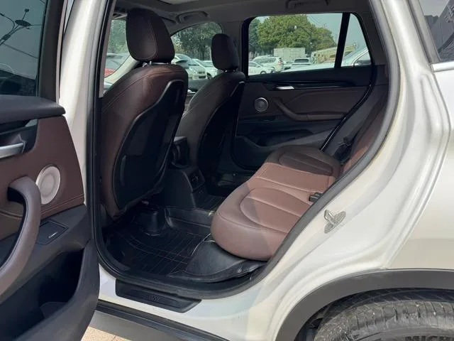 BMW X1 2021 sDrive25Li Лидирующий интерьер фото 6