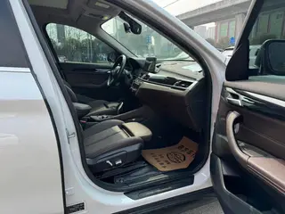 BMW X1 2021 sDrive25Li Лидирующий интерьер фото 7