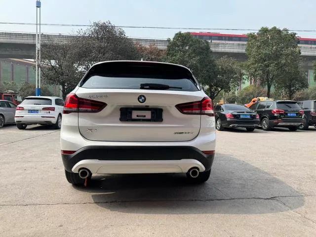 BMW X1 2021 sDrive25Li Лидирующий интерьер фото 9