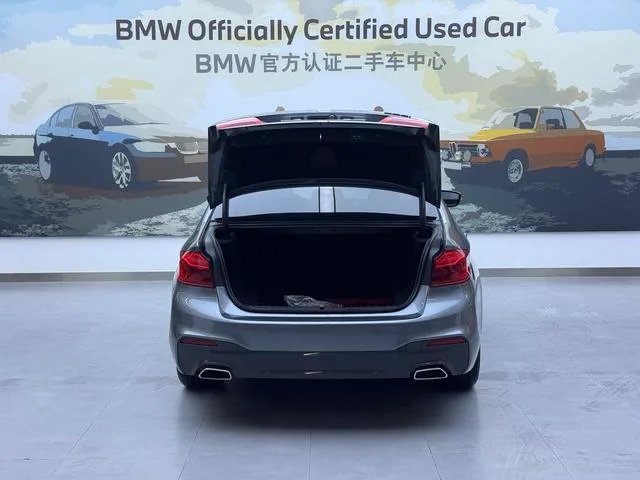 BMW 5 Series 2020 525i M Sports suit exterior photo 8