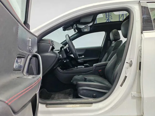 Mercedes-Benz A-Class 2024 A 200 L Version mode intérieur photo 11