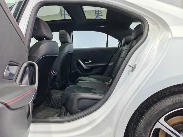 Mercedes-Benz A-Class 2024 A 200 L Version mode intérieur photo 12