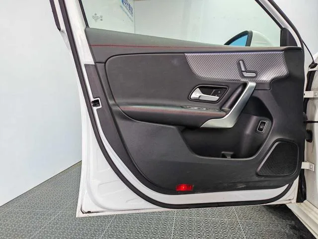 Mercedes-Benz A-Class 2024 A 200 L Version mode intérieur photo 13