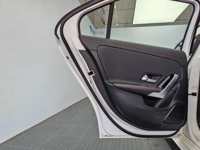 Mercedes-Benz A-Class 2024 A 200 L Version mode intérieur photo 14