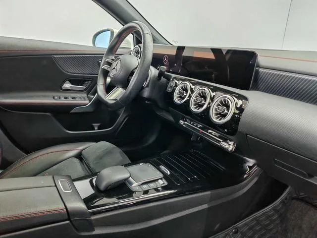 Mercedes-Benz A-Class 2024 A 200 L Version mode intérieur photo 15