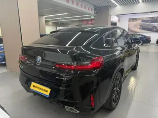 BMW X4 2022 xDrive 25i M Sports suit interior photo 9