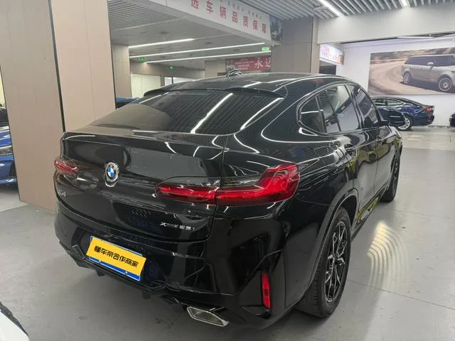 BMW X4 2022 xDrive 25i M Sports suit interior photo 9