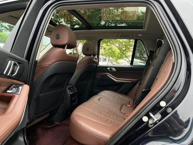 BMW X5 2019 xDrive40i M Sports suit interior photo 12