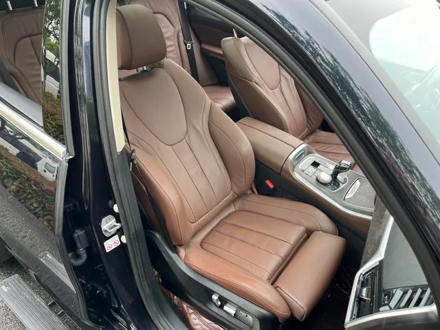 BMW X5 2019 xDrive40i M Sports suit interior photo 15
