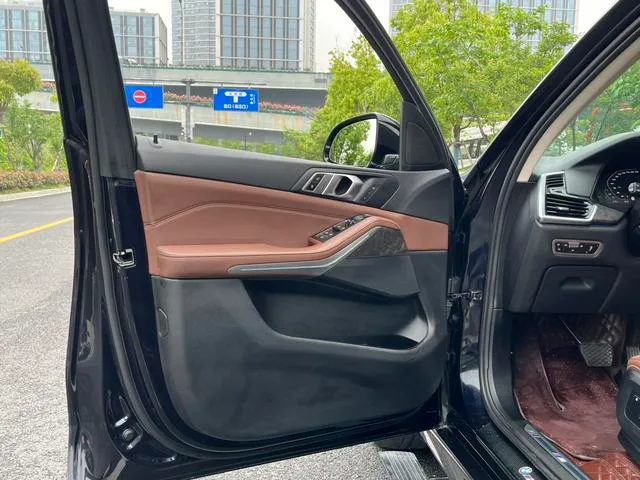 BMW X5 2019 xDrive40i M Sports suit interior photo 17