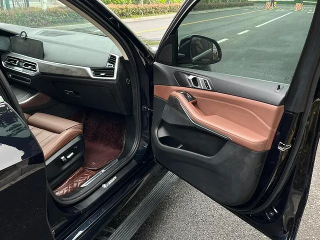 BMW X5 2019 xDrive40i M Sports suit interior photo 20