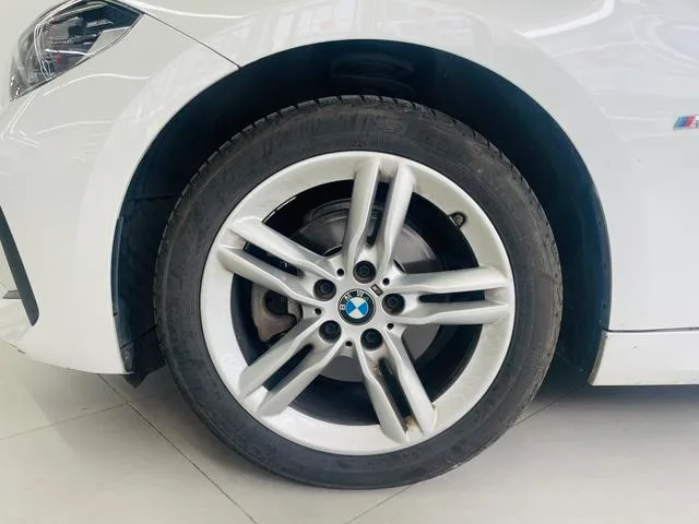 BMW 1 Series 2020 120i M Sports suit exterior photo 3