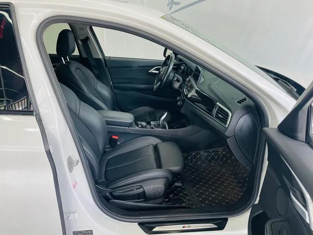 BMW 1 Series 2020 120i M Sports suit interior photo 11