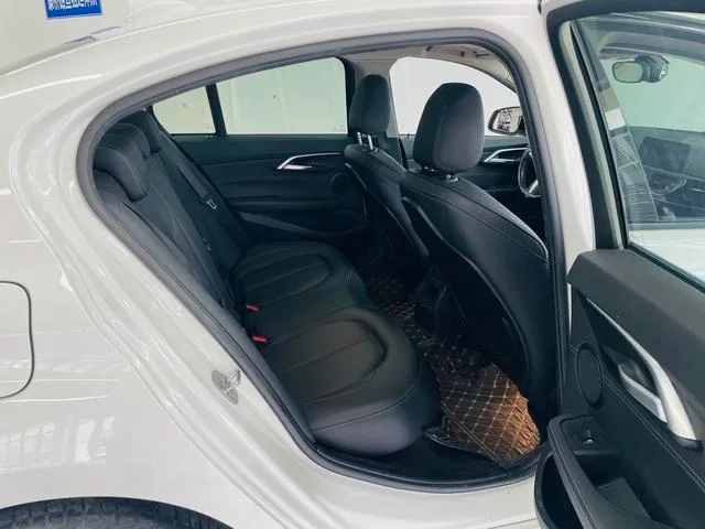 BMW 1 Series 2020 120i M Sports suit interior photo 12