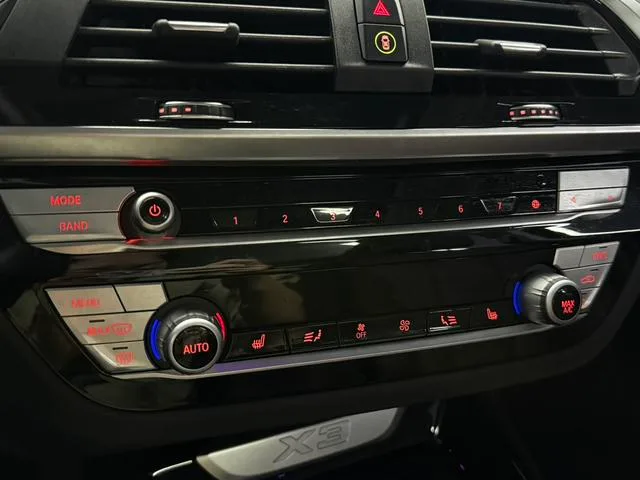 BMW X3 2020 xDrive28i Luxury Set interior photo 12