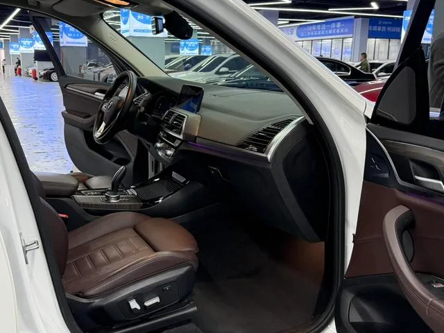 BMW X3 2020 xDrive28i Luxury Set interior photo 17