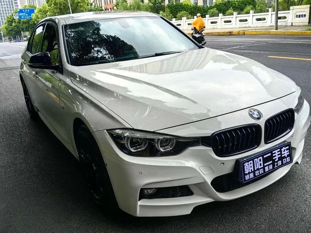 BMW 3 Series 2019 320i M Sports Obsidian Night Edition exterior photo 3