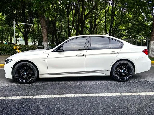 BMW 3 Series 2019 320i M Sports Obsidian Night Edition exterior photo 4