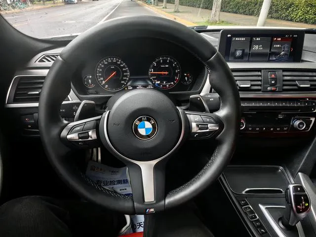BMW 3 Series 2019 320i M Sports Obsidian Night Edition exterior photo 5