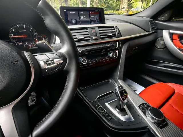 BMW 3 Series 2019 320i M Sports Obsidian Night Edition exterior photo 6