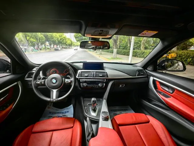 BMW 3 Series 2019 320i M Sports Obsidian Night Edition interior photo 15