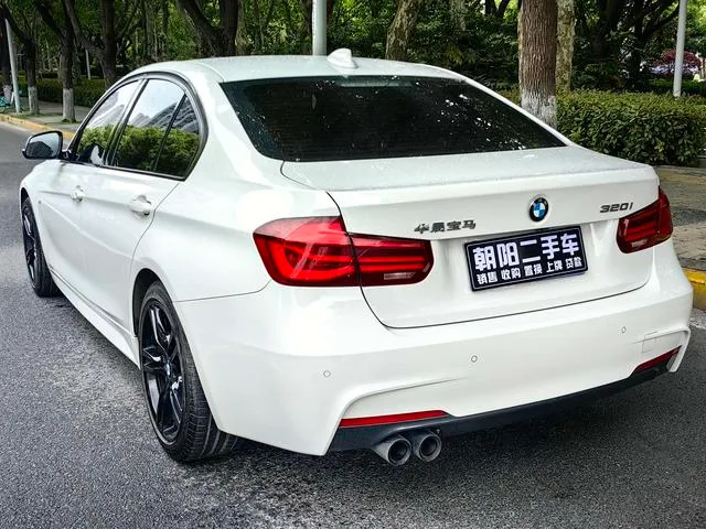 BMW 3 Series 2019 320i M Sports Obsidian Night Edition interior photo 18