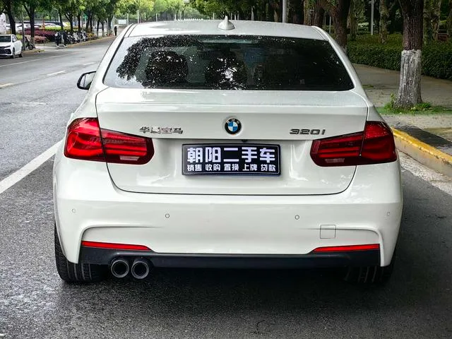 BMW 3 Series 2019 320i M Sports Obsidian Night Edition interior photo 19