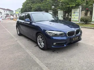 BMW 1 Series (Imported) 2018 118i Leading Type exterior photo 3