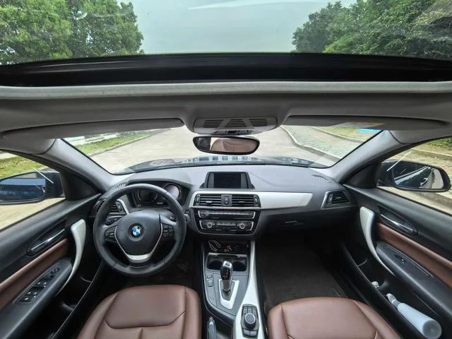 BMW 1 Series (Imported) 2018 118i Leading Type interior photo 8