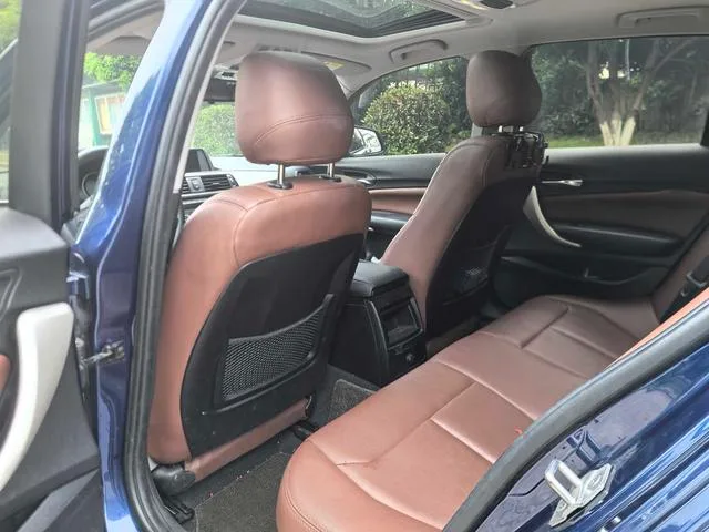 BMW 1 Series (Imported) 2018 118i Leading Type interior photo 10