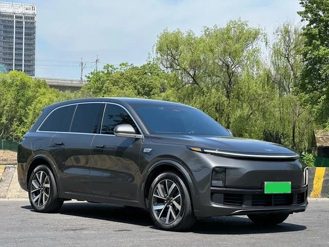 Li Auto L8 2023 Pro version exterior photo 3