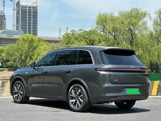 Li Auto L8 2023 Pro version exterior photo 5