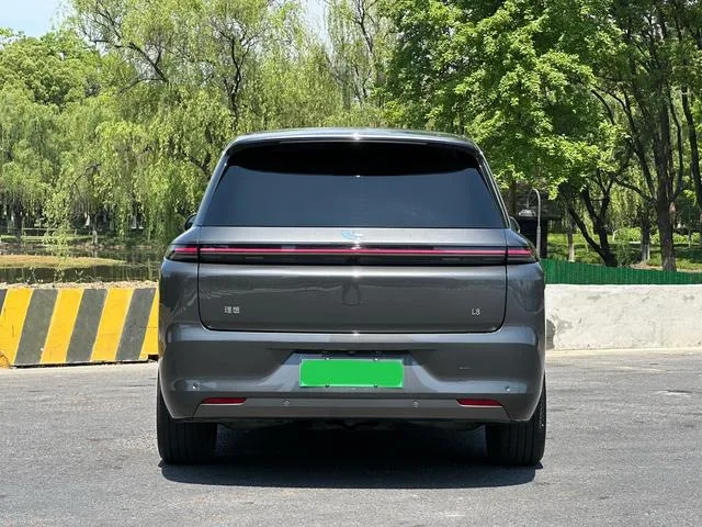 Li Auto L8 2023 Pro version exterior photo 6