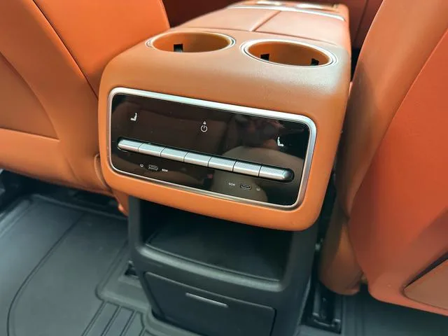 Li Auto L8 2023 Pro version interior photo 20