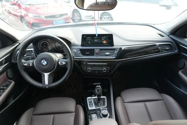BMW 1 Series 2020 120i M Sports suit exterior photo 4
