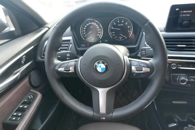 BMW 1 Series 2020 120i M Sports suit exterior photo 5