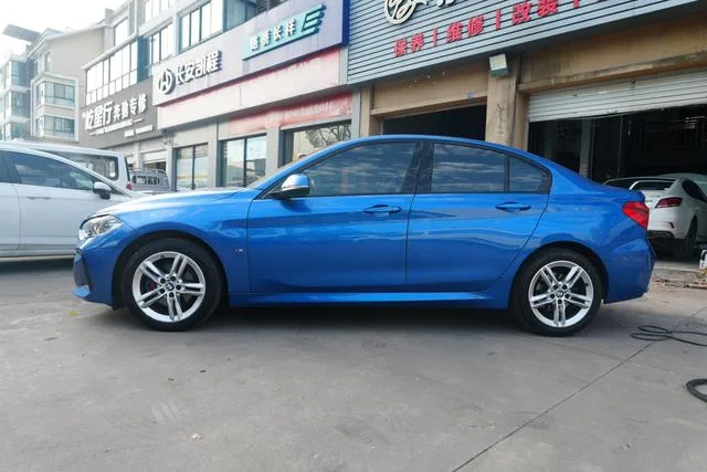 BMW 1 Series 2020 120i M Sports suit interior photo 13