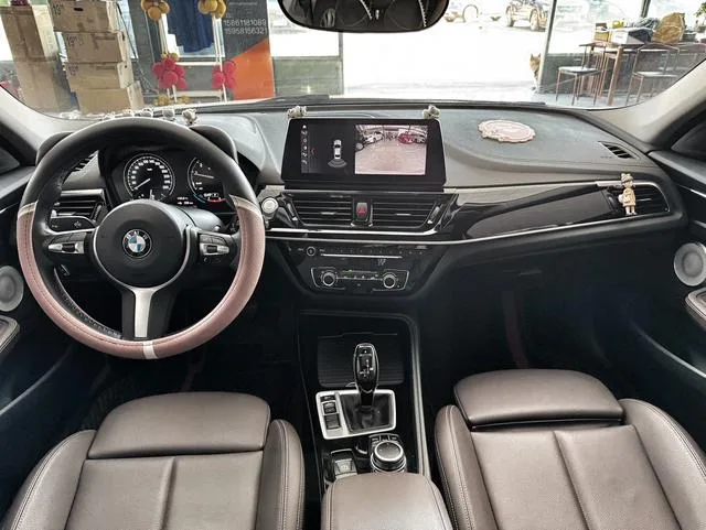 BMW 1 Series 2021 120i M Sports Obsidian Night Edition interior photo 8 BMW 1 Series 2021 120i M Sports Obsidian Night Edition interior photo 8