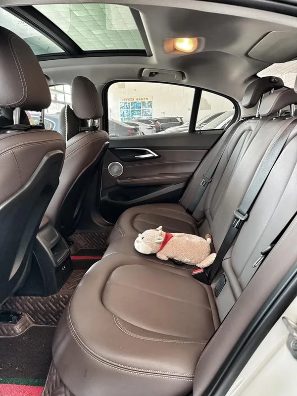 BMW 1 Series 2021 120i M Sports Obsidian Night Edition interior photo 10 BMW 1 Series 2021 120i M Sports Obsidian Night Edition interior photo 10