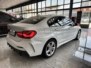BMW 1 Series 2021 120i M Sports Obsidian Night Edition interior photo 11 BMW 1 Series 2021 120i M Sports Obsidian Night Edition interior photo 11