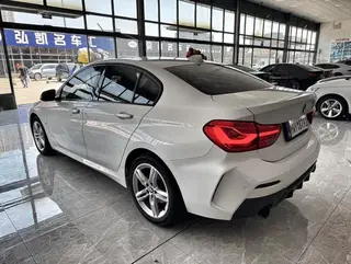 BMW 1 Series 2021 120i M Sports Obsidian Night Edition interior photo 13 BMW 1 Series 2021 120i M Sports Obsidian Night Edition interior photo 13